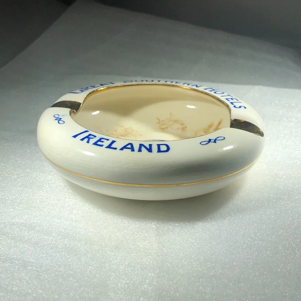 VINTAGE GREAT SOUTHERN HOTELS IRELAND WHITE CERAMIC WITH GOLD & BLUE ASHTRAY